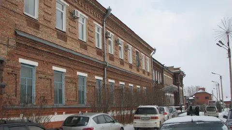 Одноэтажное каменное здание начала XX века в стиле "Модерн", ныне жилой дом