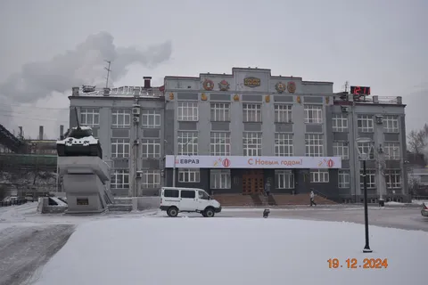Кузнецкий металлургический комбинат им. В.И.Ленина : здание заводоуправления