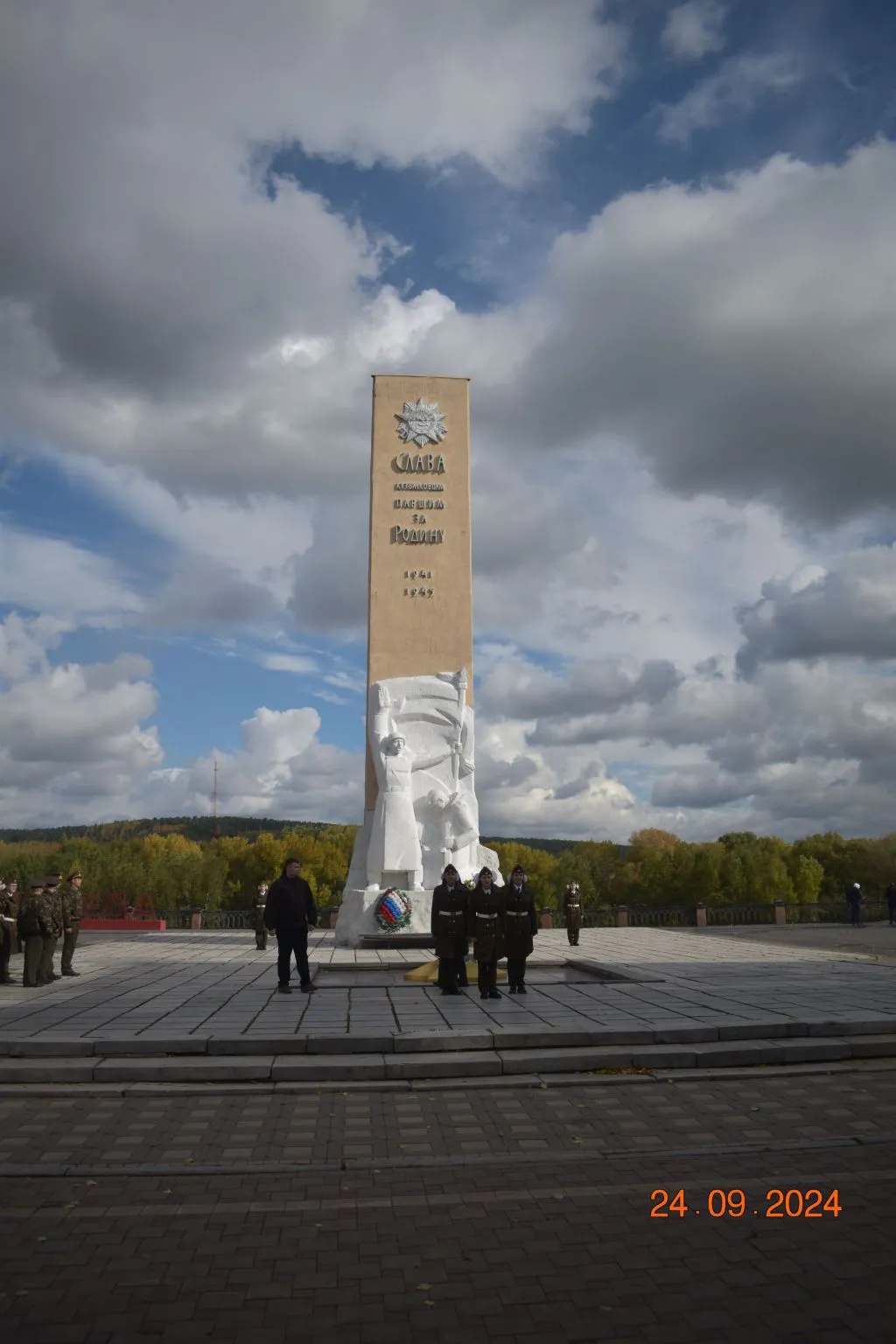 Памятник воинам-кузбассовцам, павшим за Родину в 1941-1945 гг.