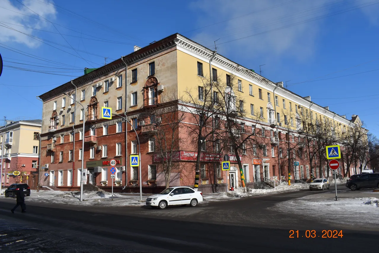Жилой дом с краеведческим музеем