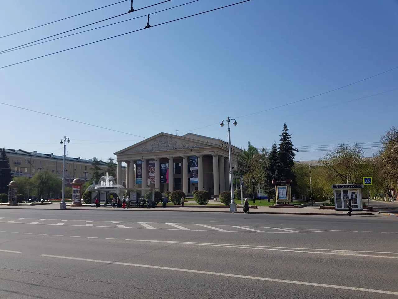Театральная площадь