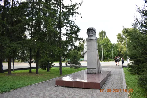 Бюст летчика-космонавта Ю.А. Гагарина