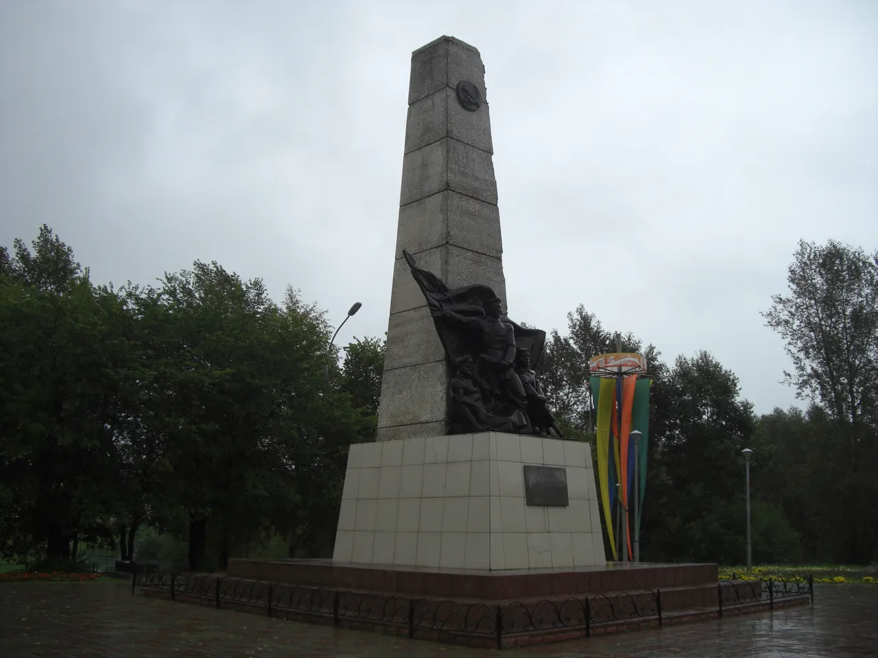 Памятник и захоронение погибших за установление Советской власти в Кузбассе