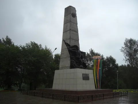 Памятник и захоронение погибших за установление Советской власти в Кузбассе