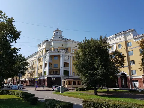 Дом жилой с магазином