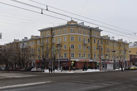 Дом жилой с магазином
