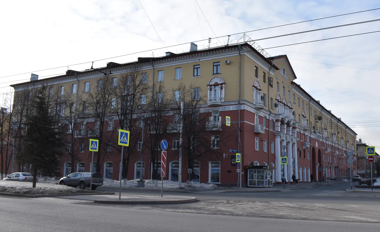 Жилой дом с краеведческим музеем